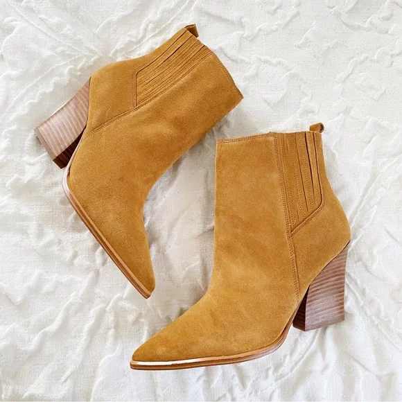 Marc Fisher Mariel Western
Boot New $199 - Picture 1 of 5